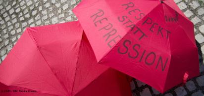 rote Regenschirme als Zeichen der Sexarbeiter*innenbewegung