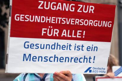Plakat mit Aufschrift Gesundheit ist ein Menschenrecht